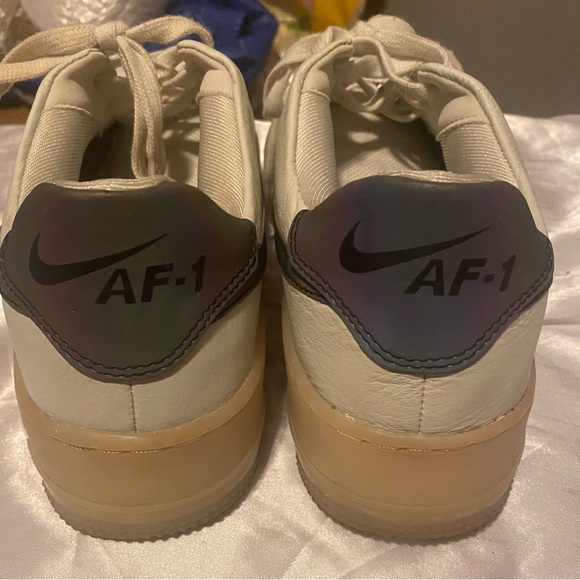 Holographic purple sage platform AF1- Size 10.5 - Picture 4 of 4